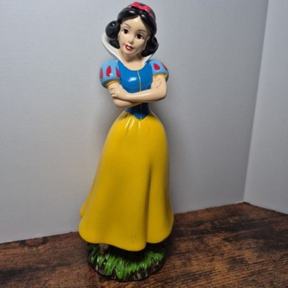 Disney Store Snow White Garden Figurine 8" Tall Princess Decor Collectible